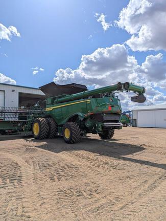 2022 John Deere X9 1100 Combine
