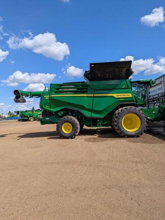 2022 John Deere X9 1100 Combine