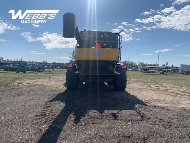 2024 New Holland CR8.90Z Combine