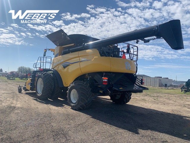 2024 New Holland CR8.90Z Combine