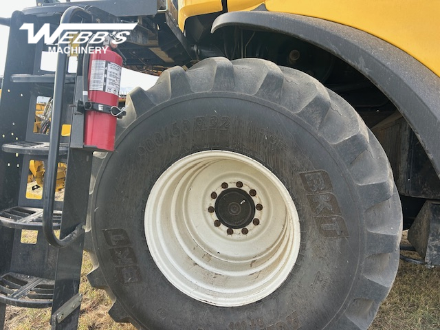 2013 New Holland CX8080 Combine