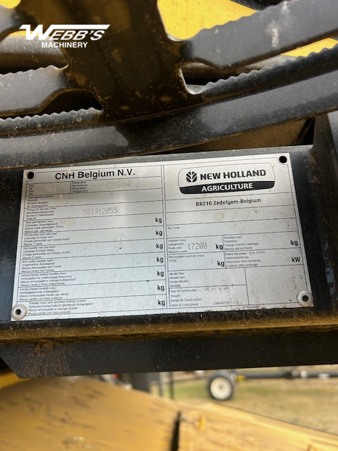 2013 New Holland CX8080 Combine