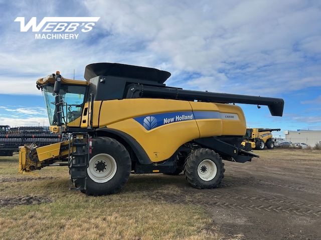 2013 New Holland CX8080 Combine