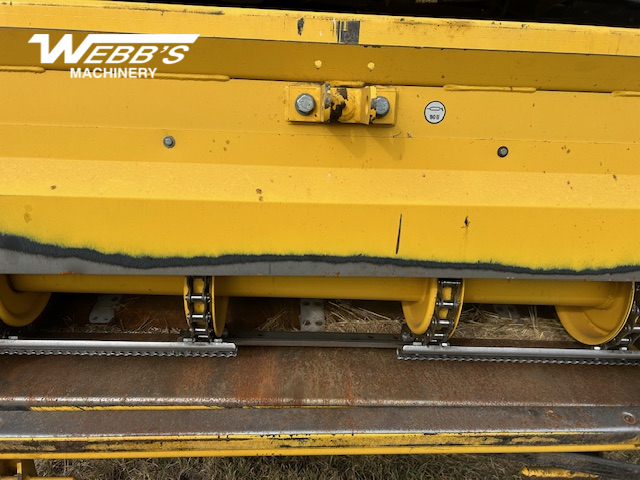 2013 New Holland CX8080 Combine