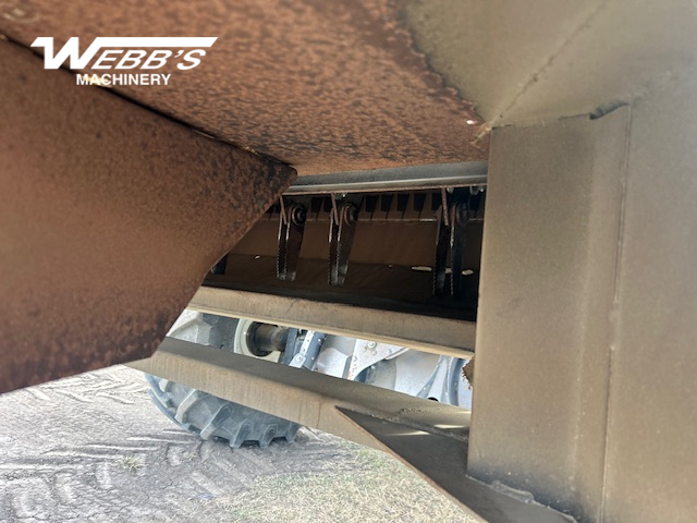 2013 New Holland CX8080 Combine