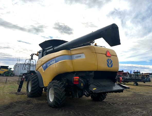 2013 New Holland CX8080 Combine