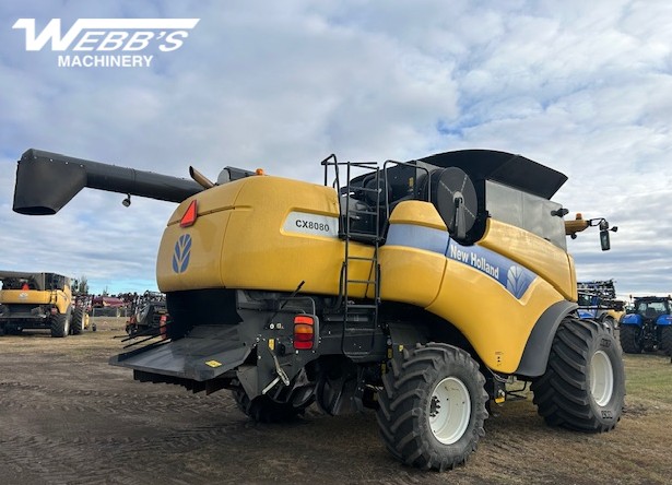 2013 New Holland CX8080 Combine