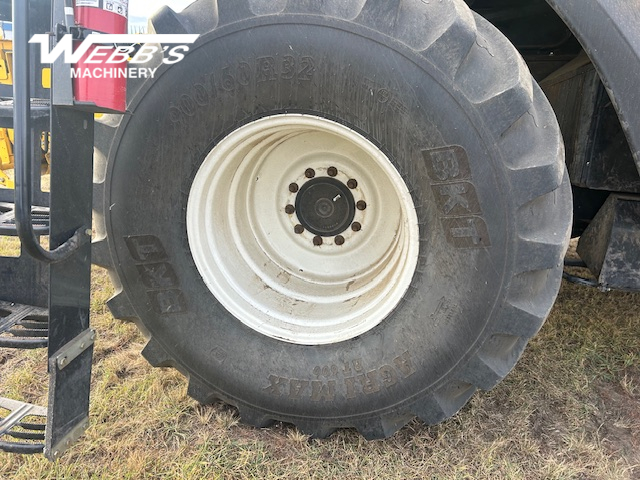 2013 New Holland CX8080 Combine