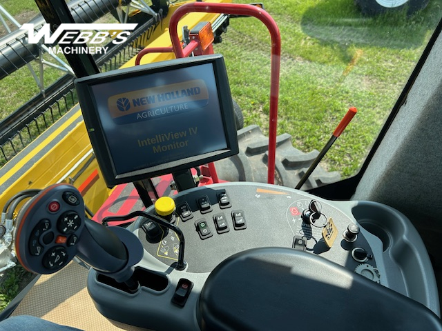 2013 New Holland H8040 Windrower