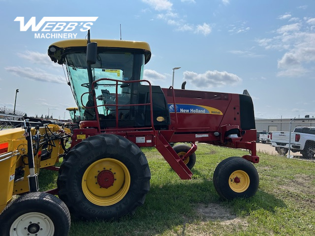 2013 New Holland H8040 Windrower