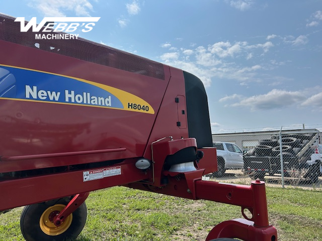 2013 New Holland H8040 Windrower