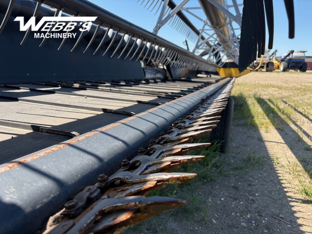 2014 Honey Bee SP30 Header Combine