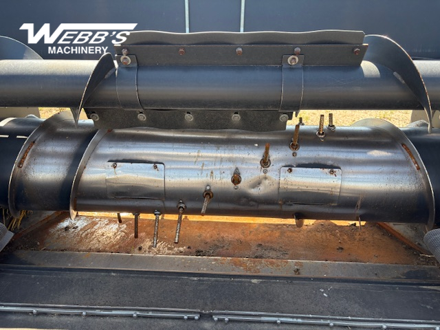 2014 Honey Bee SP30 Header Combine