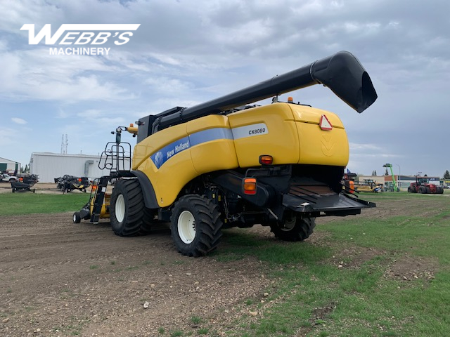 2007 New Holland CX8080 Combine