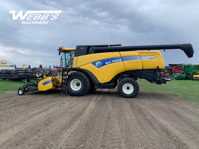 2007 New Holland CX8080 Combine