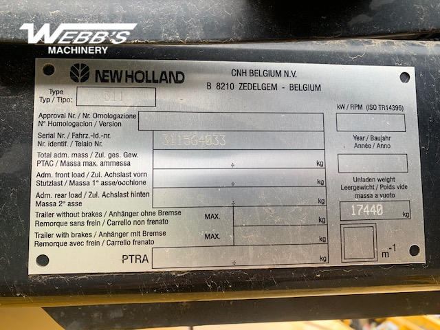 2007 New Holland CX8080 Combine