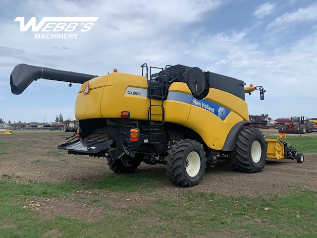 2007 New Holland CX8080 Combine