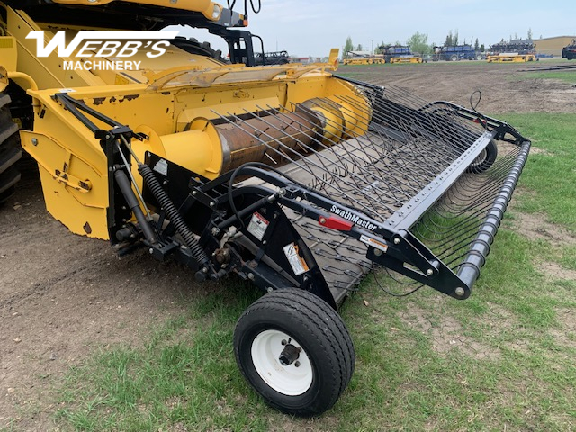 2007 New Holland CX8080 Combine