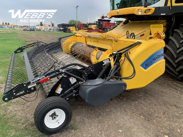 2007 New Holland CX8080 Combine