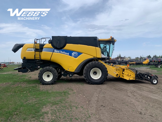 2007 New Holland CX8080 Combine