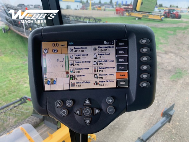 2007 New Holland CX8080 Combine