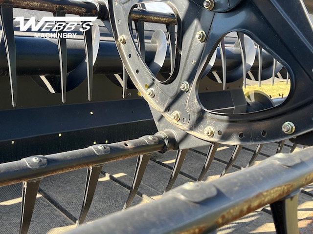 2013 MacDon D65-35 Header Combine