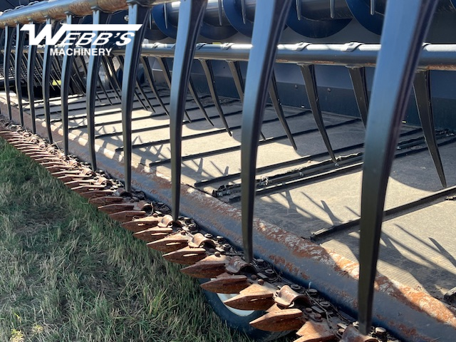 2013 MacDon D65-35 Header Combine