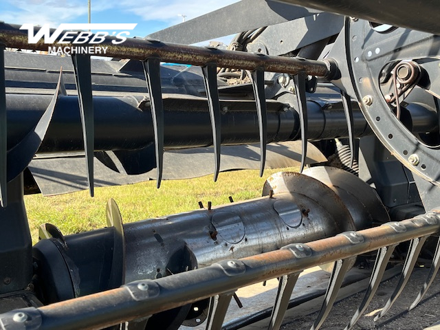 2013 MacDon D65-35 Header Combine