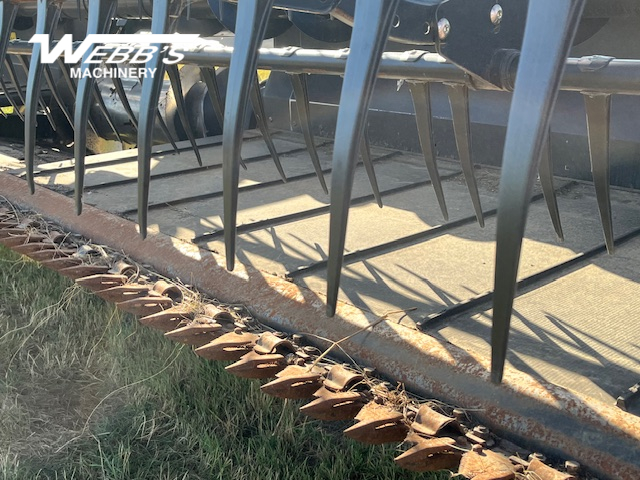 2013 MacDon D65-35 Header Combine