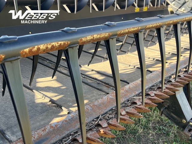 2013 MacDon D65-35 Header Combine