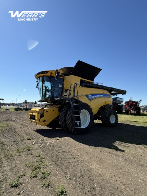 2022 New Holland CR9.90Z Combine