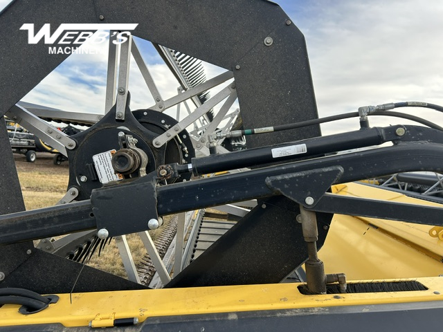 2014 New Holland 430HB Windrower Draper Header