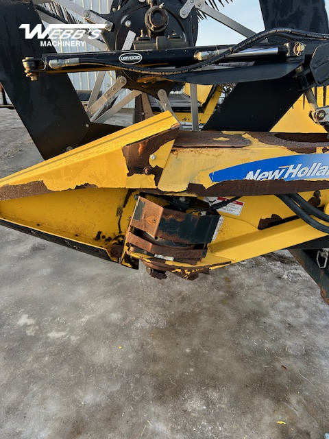 2013 New Holland HB30 Windrower Draper Header
