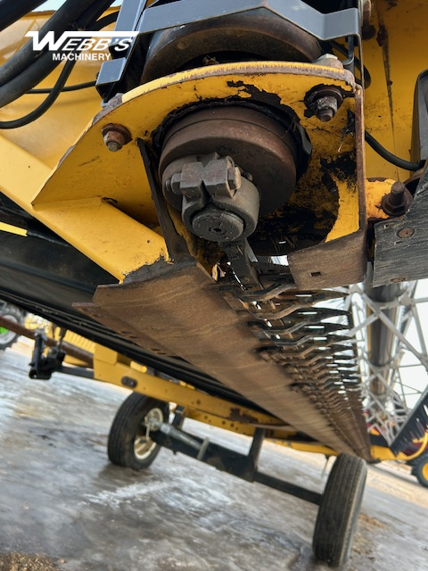 2013 New Holland HB30 Windrower Draper Header