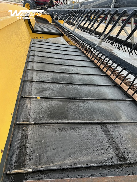 2013 New Holland HB30 Windrower Draper Header