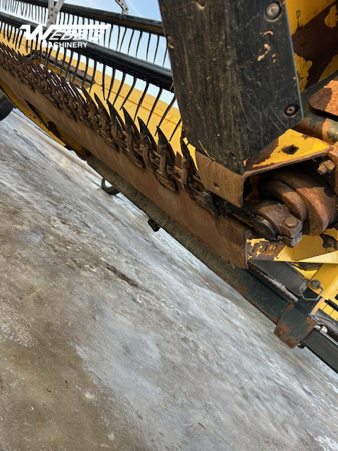 2013 New Holland HB30 Windrower Draper Header