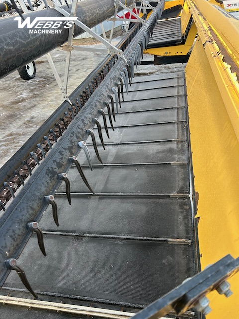 2013 New Holland HB30 Windrower Draper Header