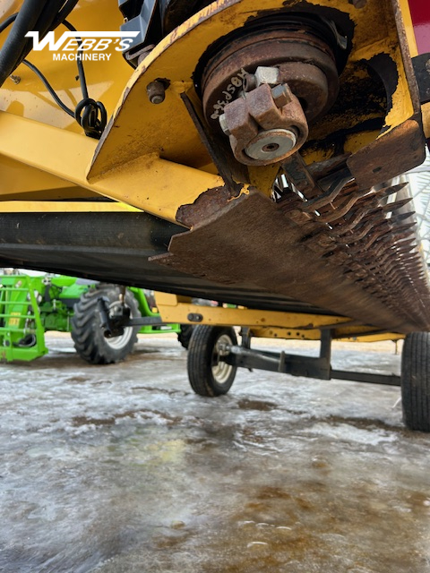 2013 New Holland HB30 Windrower Draper Header