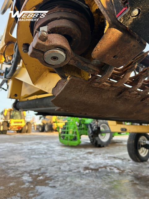 2013 New Holland HB30 Windrower Draper Header