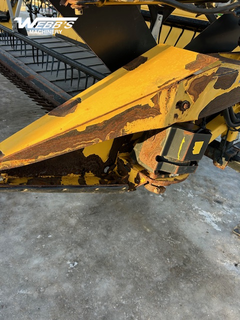 2013 New Holland HB30 Windrower Draper Header