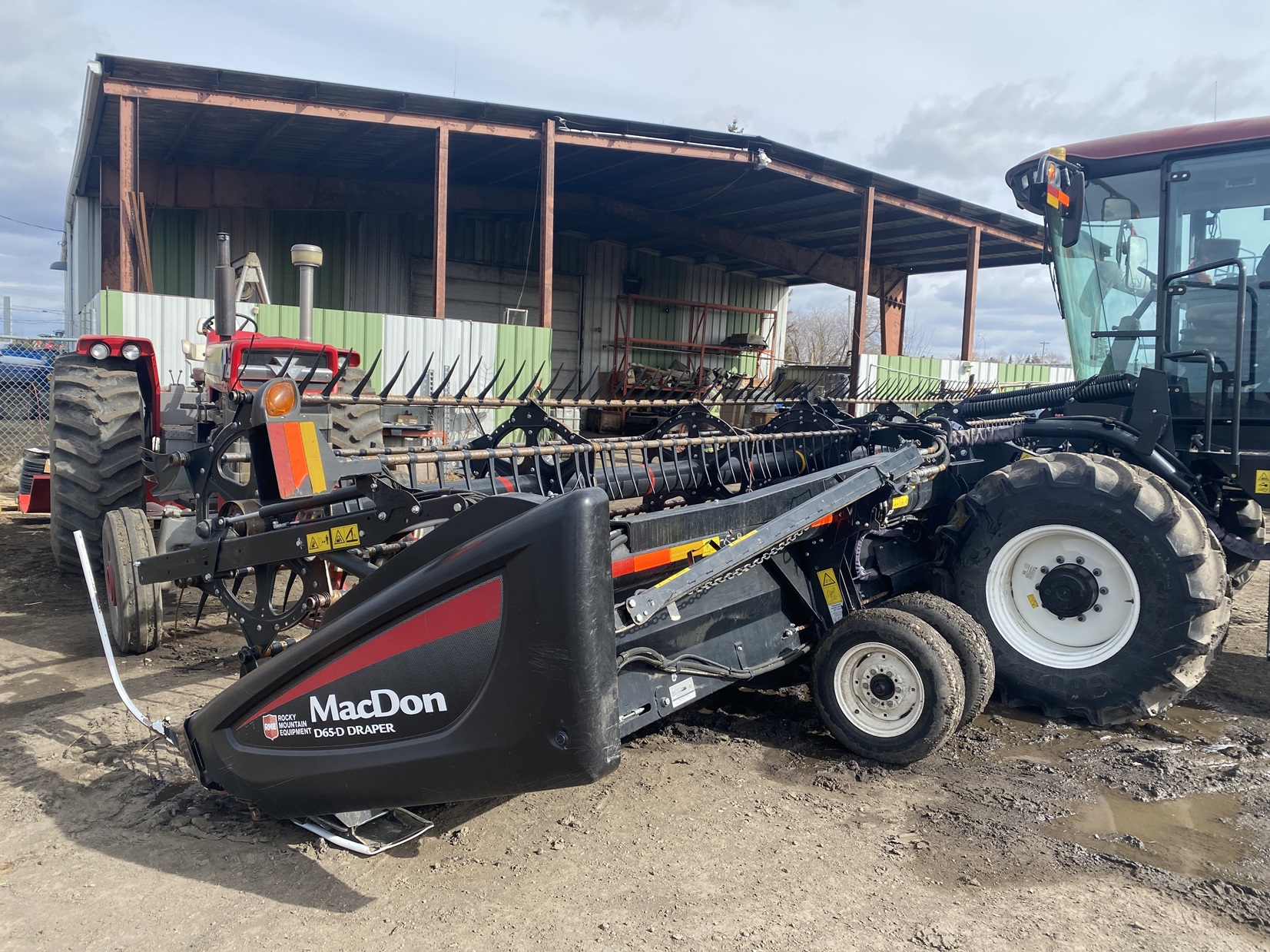 2017 MacDon M155E4 Windrower