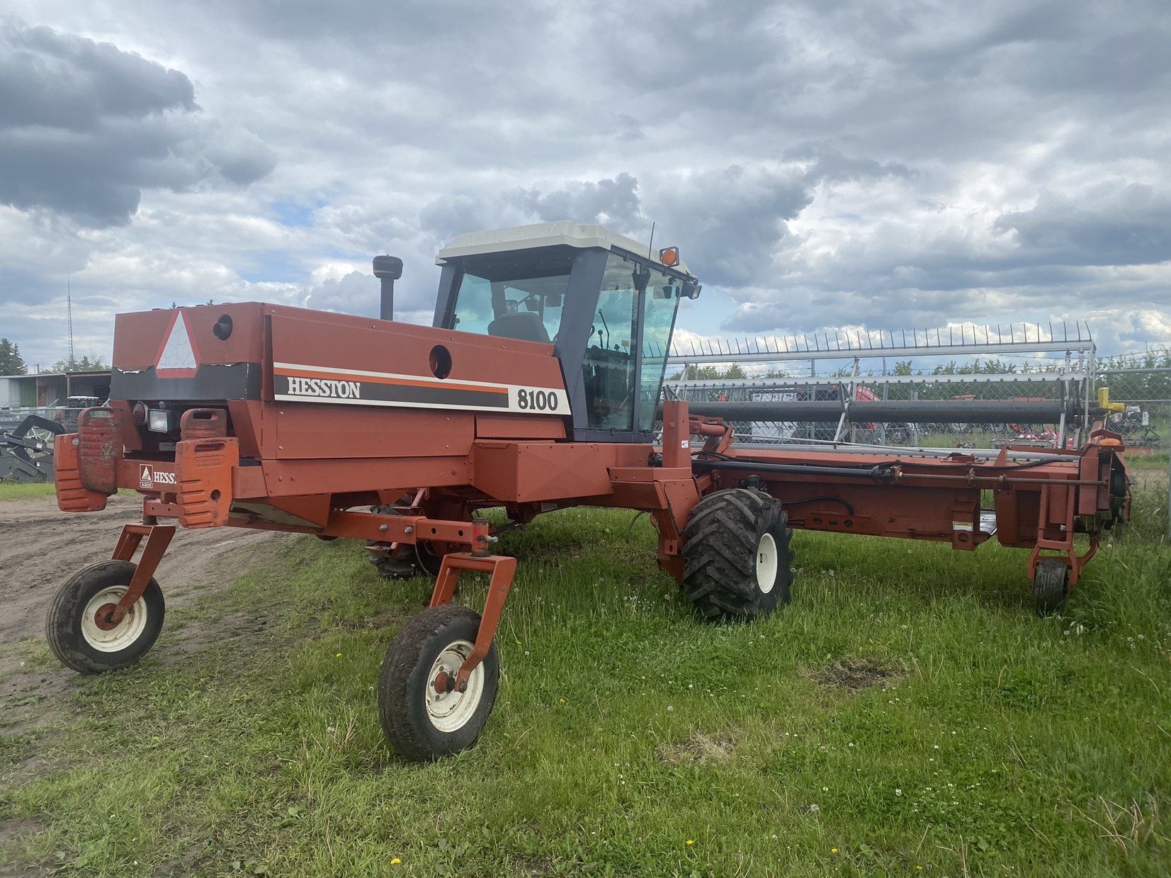 1995 AGCO Hesston 8100 Windrower