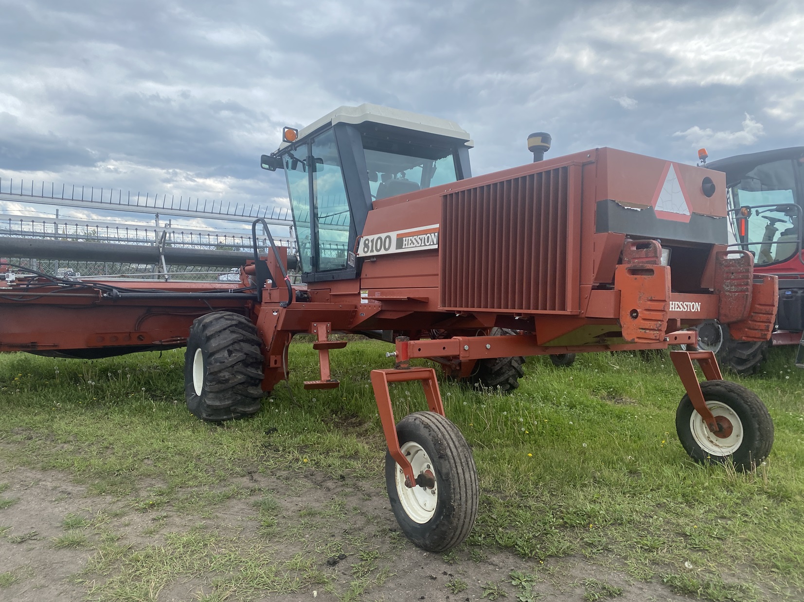 1995 AGCO Hesston 8100 Windrower