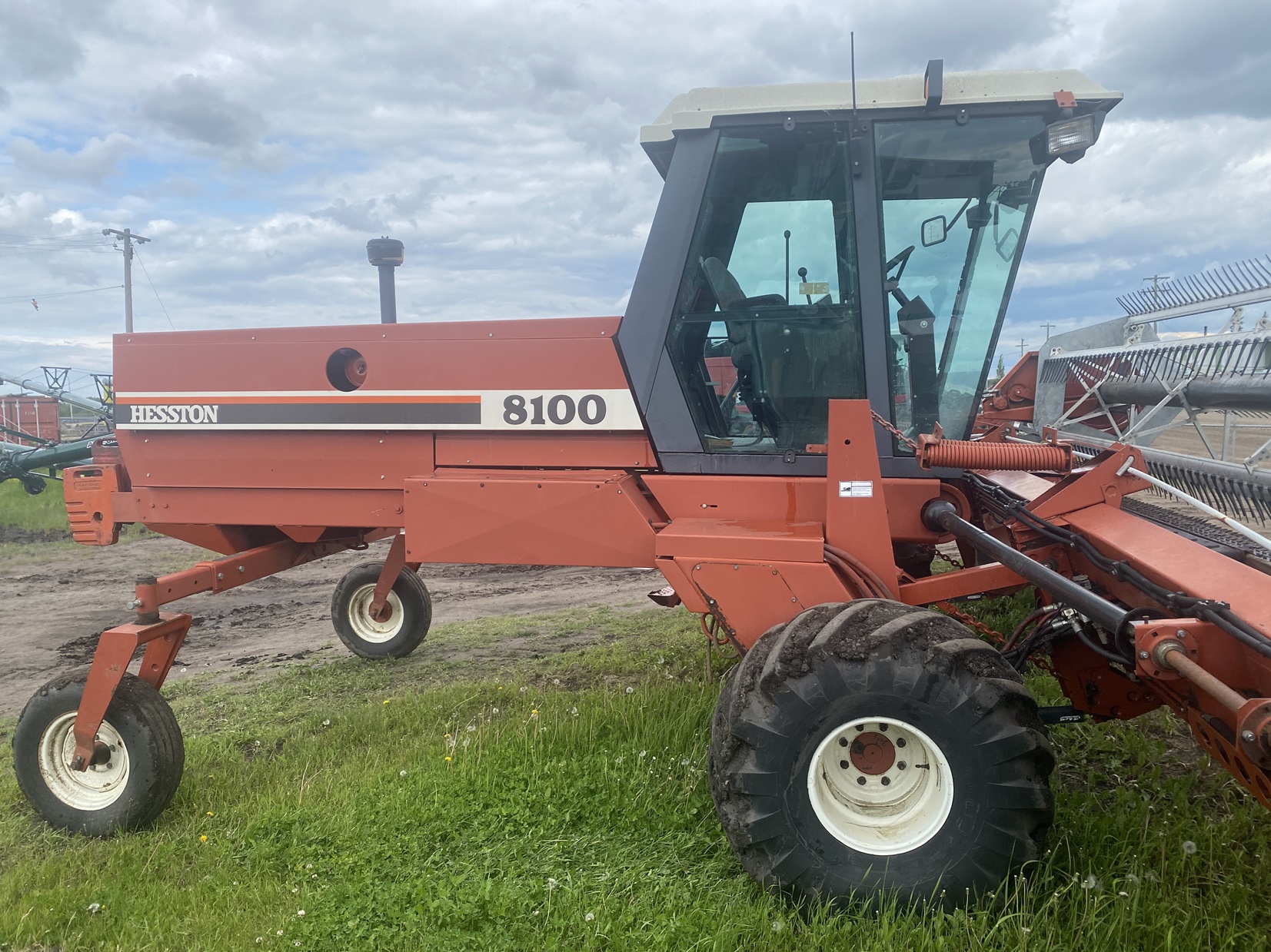 1995 AGCO Hesston 8100 Windrower