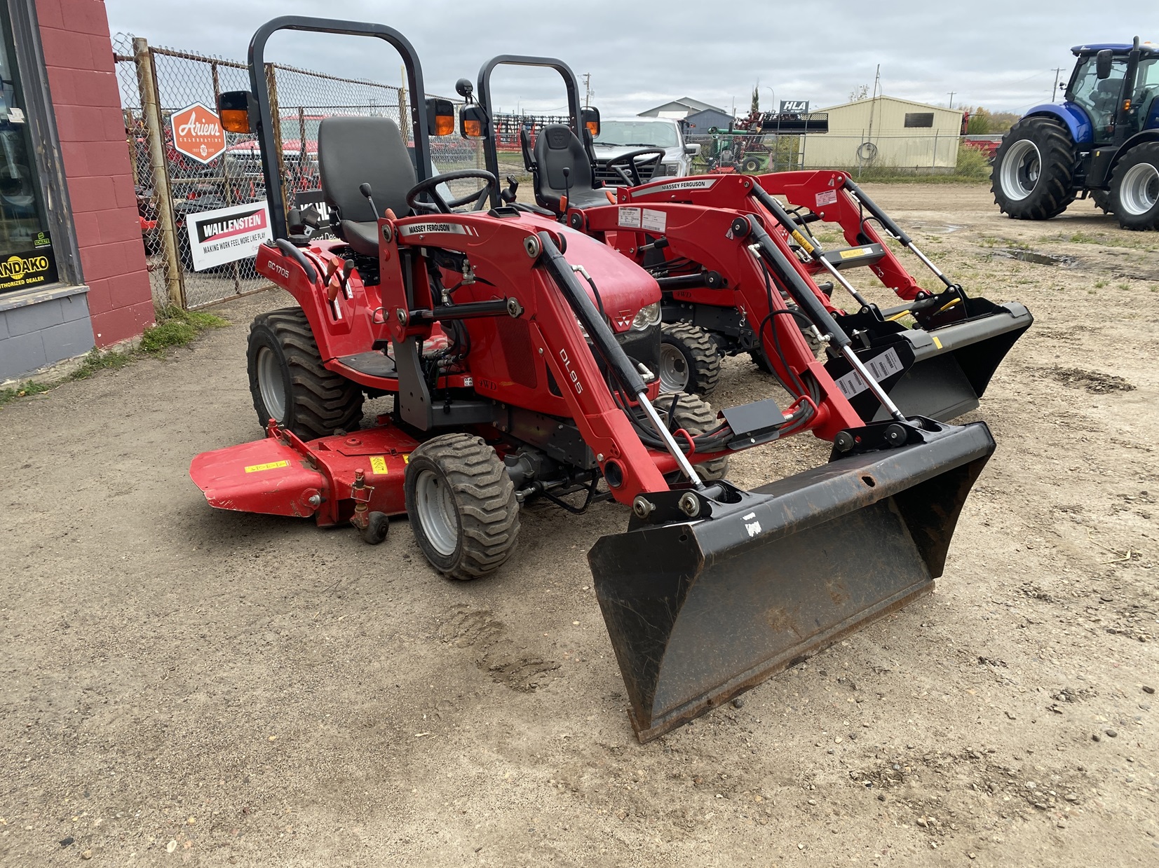 2016 Massey Ferguson GC1705 Tractor