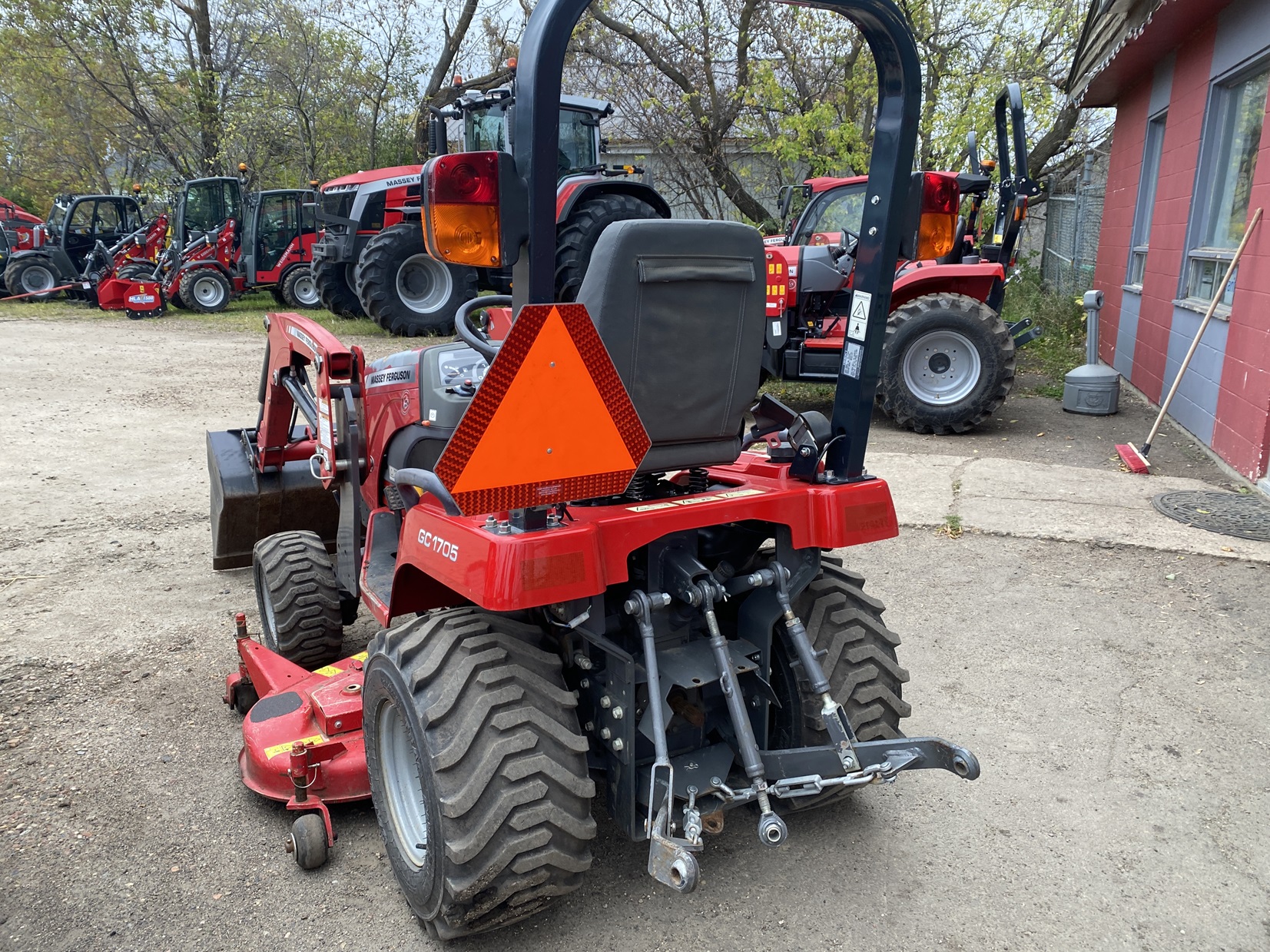 2016 Massey Ferguson GC1705 Tractor