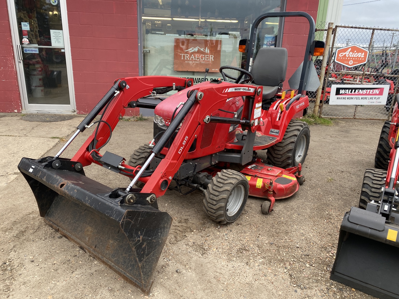 2016 Massey Ferguson GC1705 Tractor