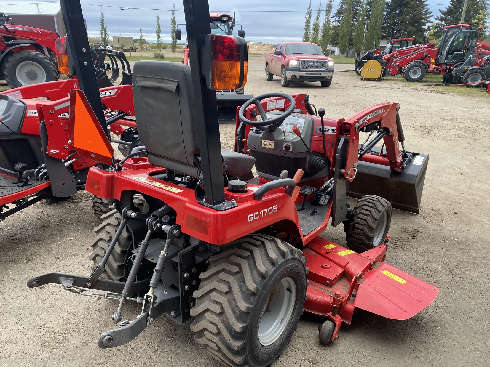 2016 Massey Ferguson GC1705 Tractor