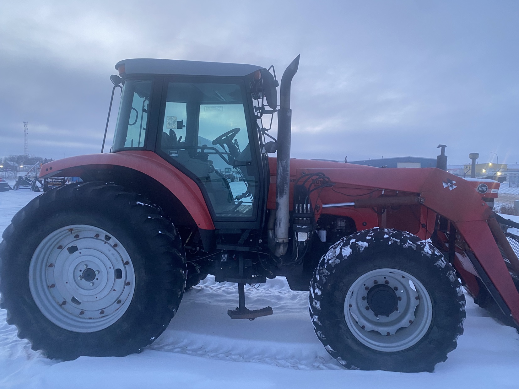 2000 Massey Ferguson 8220 Tractor