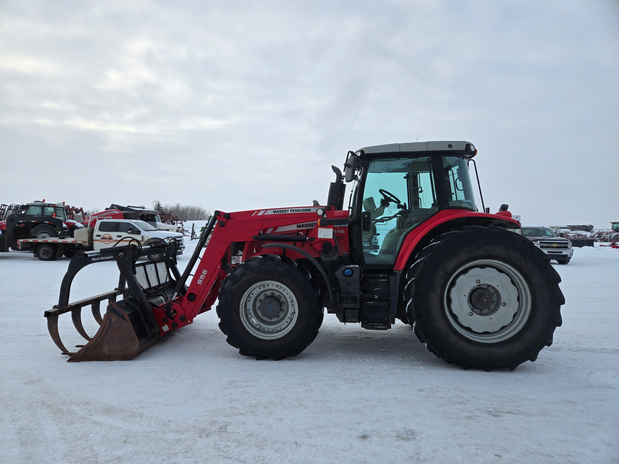 2015 Massey Ferguson 6616 Deluxe Tractor